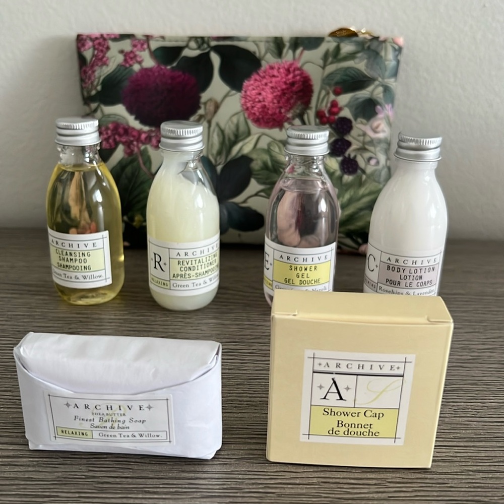 Travel Kit - Picture 1 of 5